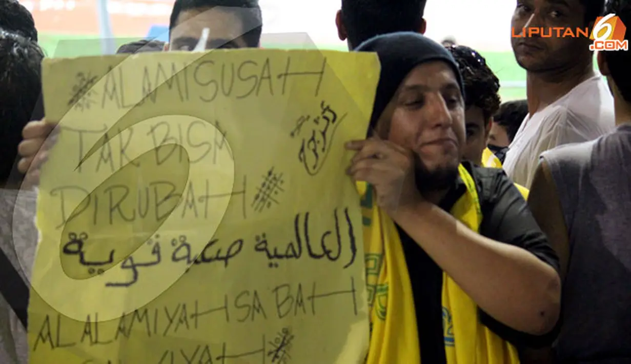 Suporter Arab Saudi Melakukan Selebrasi Untuk Timnya