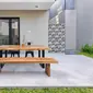 Ruang makan cantik outdoor karya KAD Firma Arsitektur. (dok. Arsitag.com/Dinny Mutiah)