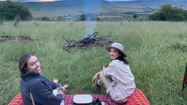 Momen Liburan Raline Shah di Serengeti National Park, Tanzania, Australia.