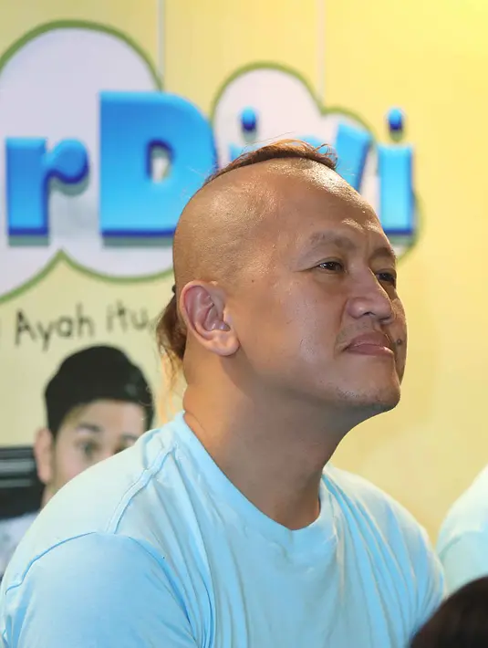 Bagi Sandy, mengurus anak itu bukan saja kewajiban seorang istri. Suami istri punya hak sama dengan anak-anaknya. (Nurwahyunan/Bintang.com)