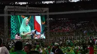 Ketua Panitia Zannuba Ariffah Chafsoh Rahman Wahid atau akrab disapa Yenny Wahid menyampaikan sambutan Harlah ke-73 Muslimat Nahdlatul Ulama (NU)  di GBK, Jakarta. (Liputan6.com/Putu Merta Surya Putra)