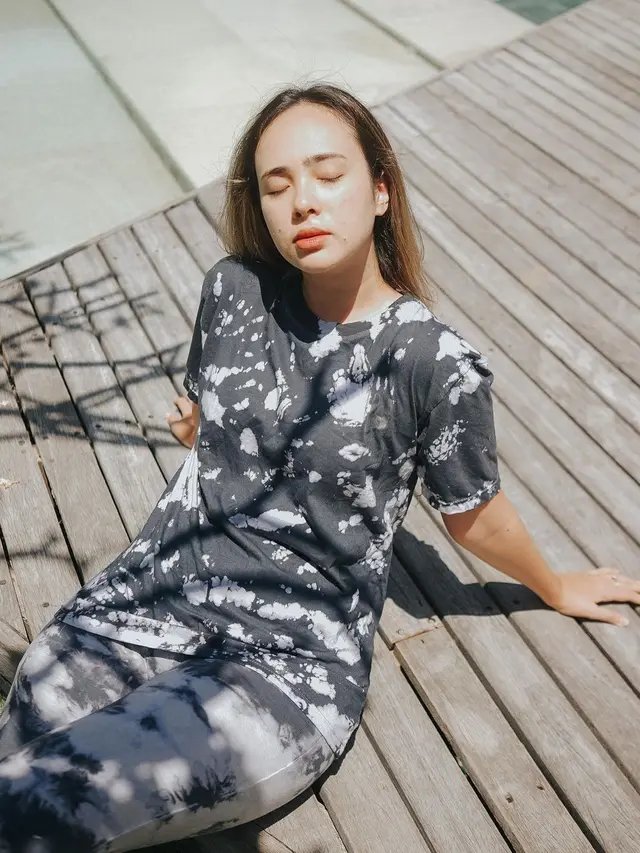 Gaya Pamela Bowie liburan di Bali. (Sumber: Instagram/pammybowie)