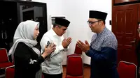 Sekjen Partai Gerindra Ahmad Muzani bertakziah ke kediaman pribadi Gubernur Jawa Barat Ridwan Kamil. (Foto: Dokumentasi Gerindra).