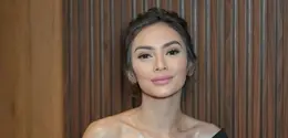 Kecantikannya benar-benar menampilkan pesona yang nyata. Pulasan makeup yang dikenakan selalu menghadirkan kesan awet muda. [Foto: Instagram/ Masayu Anastasia]