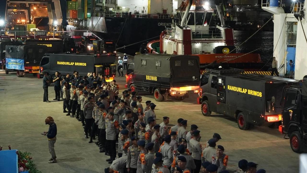 FOTO: Polri dan Pelni Kirim Personel dan Logistik ke Wilayah Bencana Sumatera