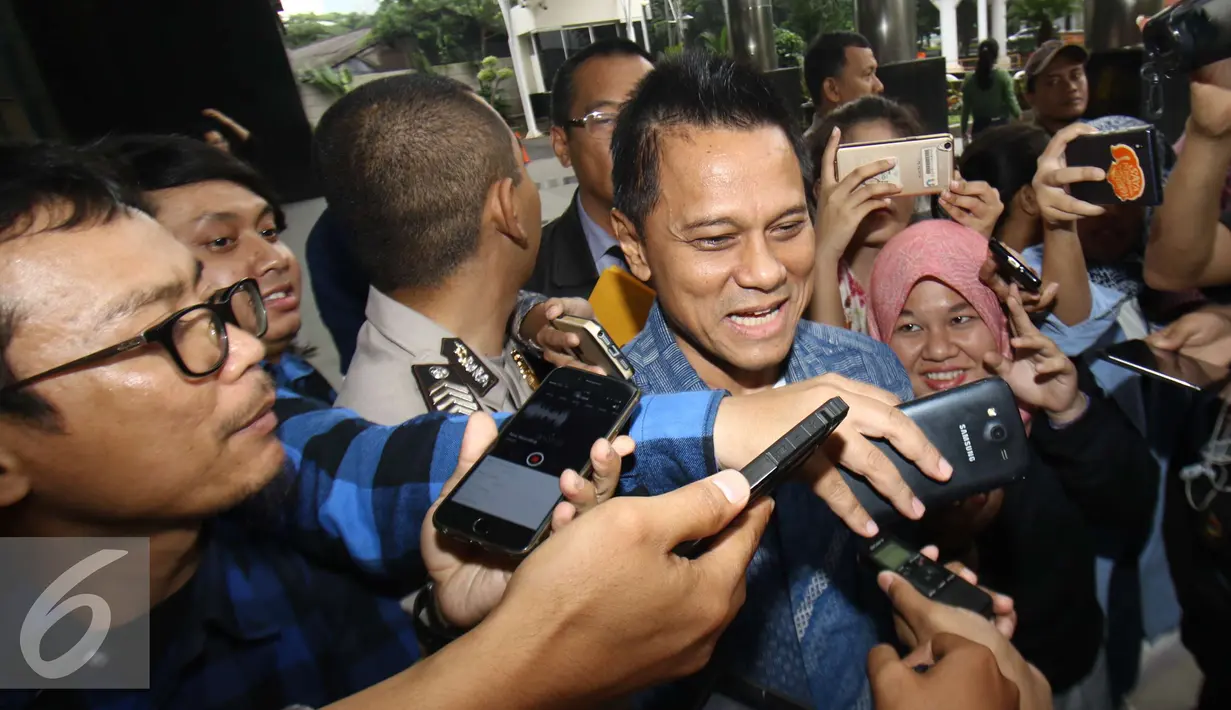 Soetikno Soedarjo memberikan keterangan kepada awak media usai menjalani pemeriksaan di gedung KPK, Jakarta, Selasa (14/2). (Liputan6.com/Helmi Affandi)