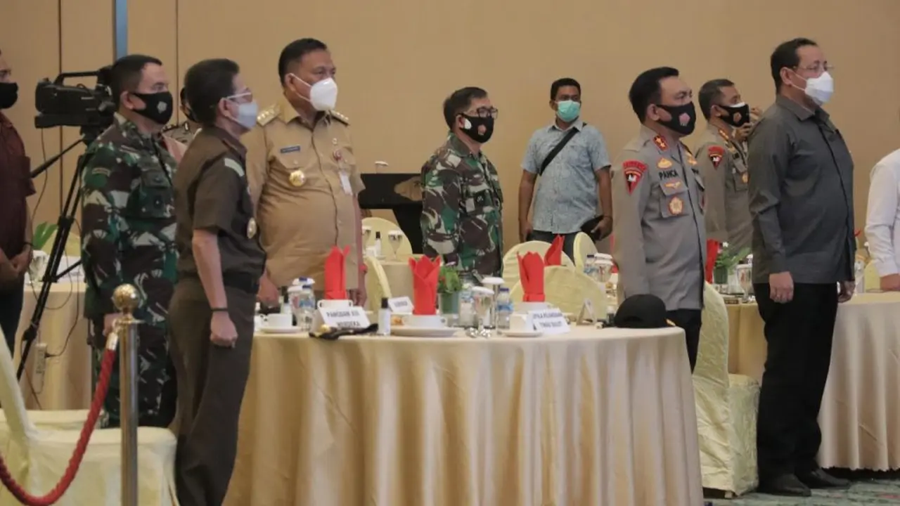 Kegiatan dilaksanakan di Hotel Peninsula Manado, Selasa (22/9/2020), dihadiri oleh seluruh Forkopimda Sulut, Penyelenggara Pilkada, pasangan calon gubernur dan wagub, tokoh agama dan partai pengusung.