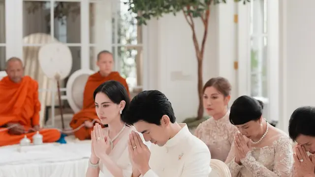 Potret Davika Hoorne Tampil Anggun dalam Gaun Adat Thailand Berhiaskan Koleksi BVLGARI Serpenti di Upacara Adat