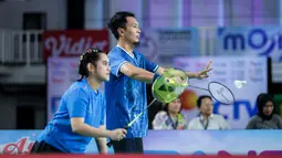 Pertandingan sengit tersebut berlangsung di GOR UNJ, Rawamangun, Jakarta. (Bola.com/Bagaskara Lazuardi)