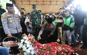 Setahun Berlalu, Makam Affan Kurniawan Tak Sepenuhnya Sepi