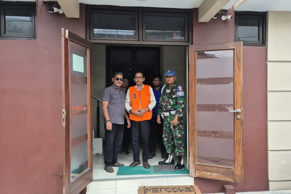 Lurah dan Carik Kalurahan Bohol, Kapanewon Rongkop ditahan kejaksaan terkait dugaan penyalahgunaan dalam pengelolaan dana desa.
