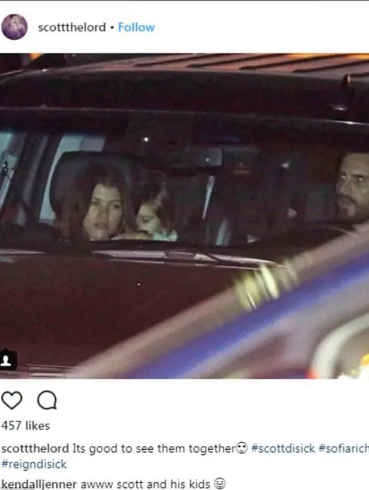 "Awww Scott and his kids", tulis Kendall Jenner dalam kolom komentar akun Instagram itu. (instagram/cosmopolitan)