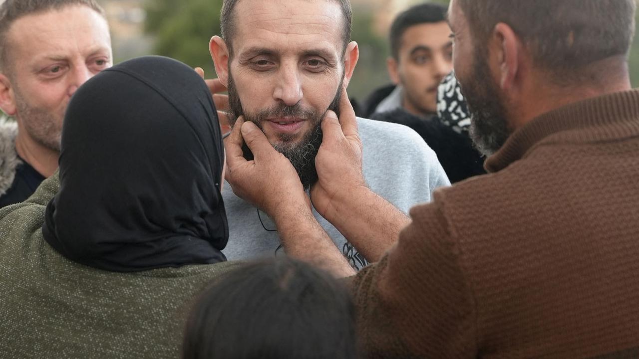 Tangis Haru Pertukaran Sandera Palestina-Israel