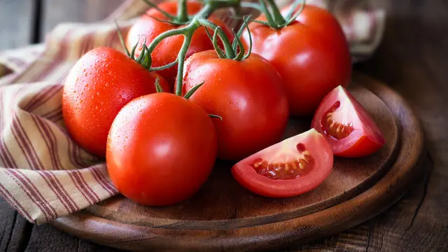 Manfaat Masker Tomat untuk Wajah, Cegah Penuaan Dini dan Cerahkan Kulit