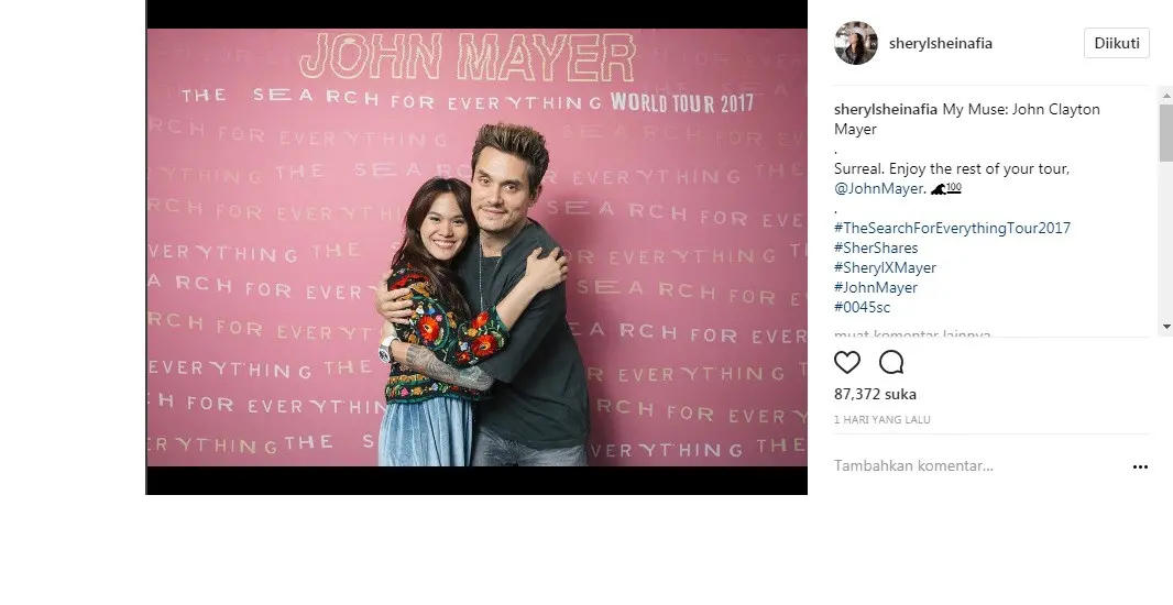 Sheryl Sheinafia bahagia dipeluk John Mayer (Foto: Instagram)