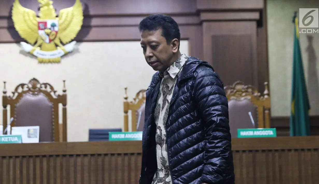 Terdakwa kasus suap jual-beli jabatan di lingkungan Kemenag, M Romahurmuziy usai menjalani sidang lanjutan di Pengadilan Tipikor, Jakarta, Rabu (18/9/2019). Sidang yang seharusnya beragendakan pembacaan eksepsi dibatalkan karena terdakwa mengaku sakit. (Liputan6.com/Helmi Fithriansyah)
