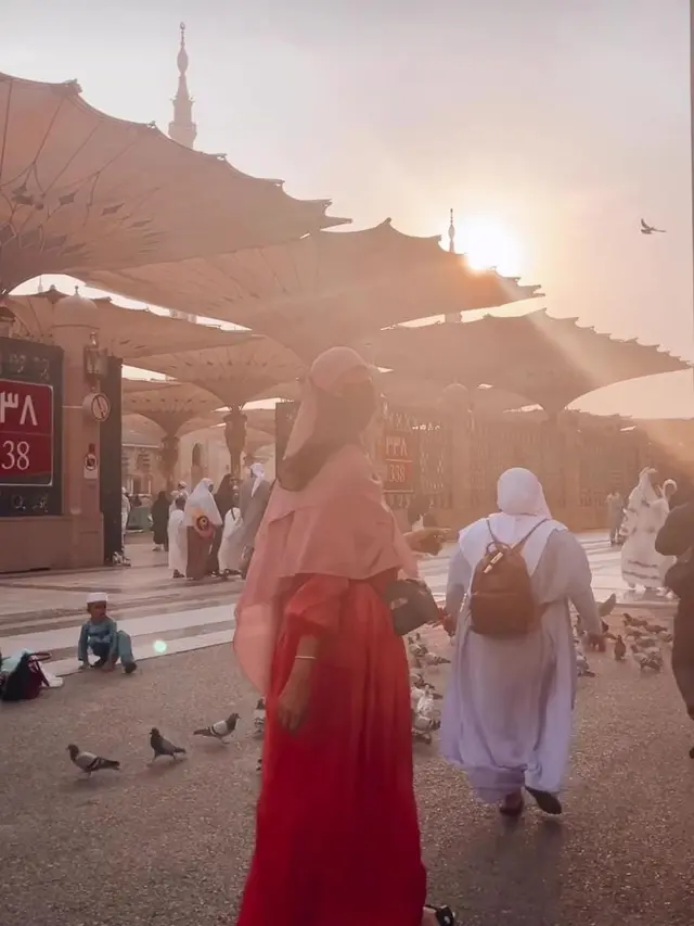 Paula Verhoeven umrah pakai cadar