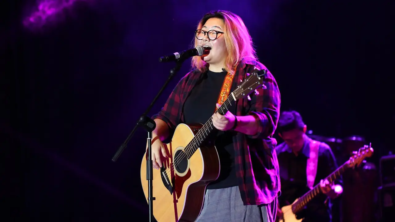 [Bintang] Video: Yuka Tamada Jaga Gitar Layaknya Pasangan Hidup
