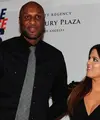 Khloe Kardashian dan Lamar Odom kini sudah tak bersama lagi lantaran keduanya sudah resmi bercerai dan telah memilih jalan hidup masing-masing. Namun di ujung perceraiannya ada masalah yang kini membuntuti. (AFP/Bintang.com)