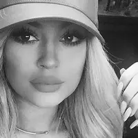 Kylie Jenner merupakan seorang bintang acara televisi Amerika, model dan brand ambassador untuk Seventeen.