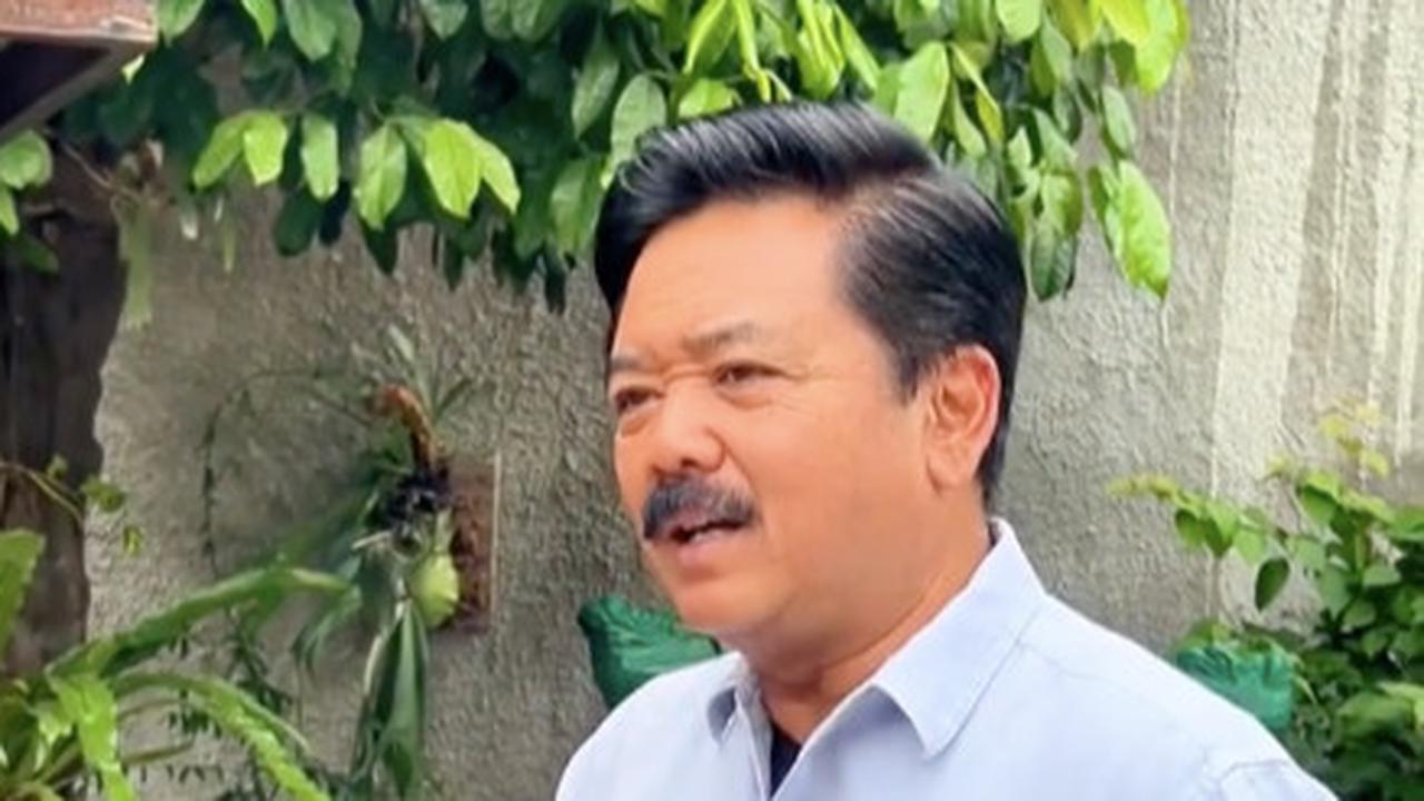 Mantan Panglima TNI Asyik Sarapan Soto Ayam Gerobakan, Tak Gengsi Makan di Kaki Lima