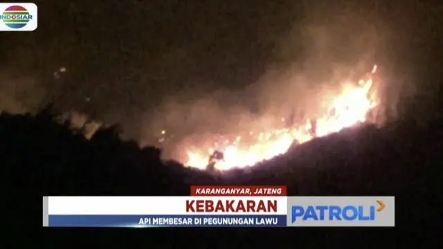 Ratusan pengunjung berhamburan menyelamatkan diri setelah kebakaran melanda salah satu lantai pusat perbelanjaan di kawasan Pluit, Penjaringan, Jakarta Utara.
