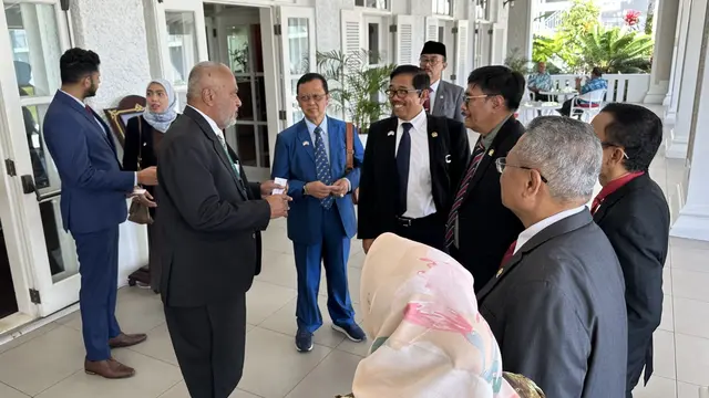 Delegasi DPR RI melakukan kunjungan ke Suva dan bertemu dengan parlemen Fiji. (Dok. Kemlu RI)