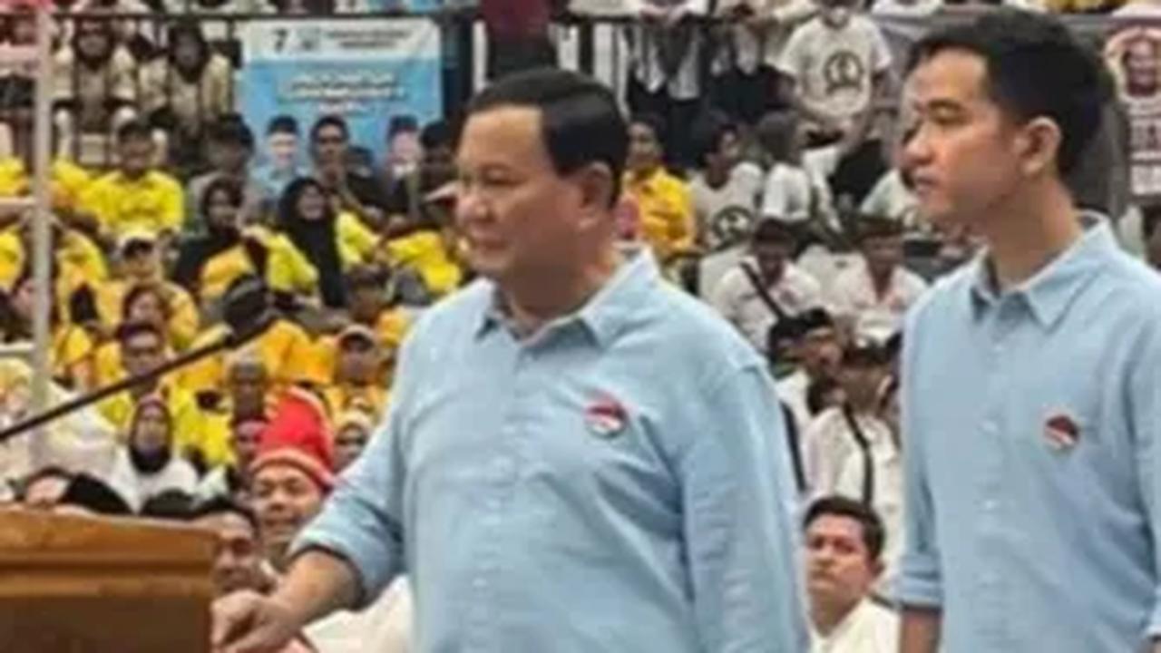Makna Prabowo-Gibran Kerap Pakai Baju Warna Biru