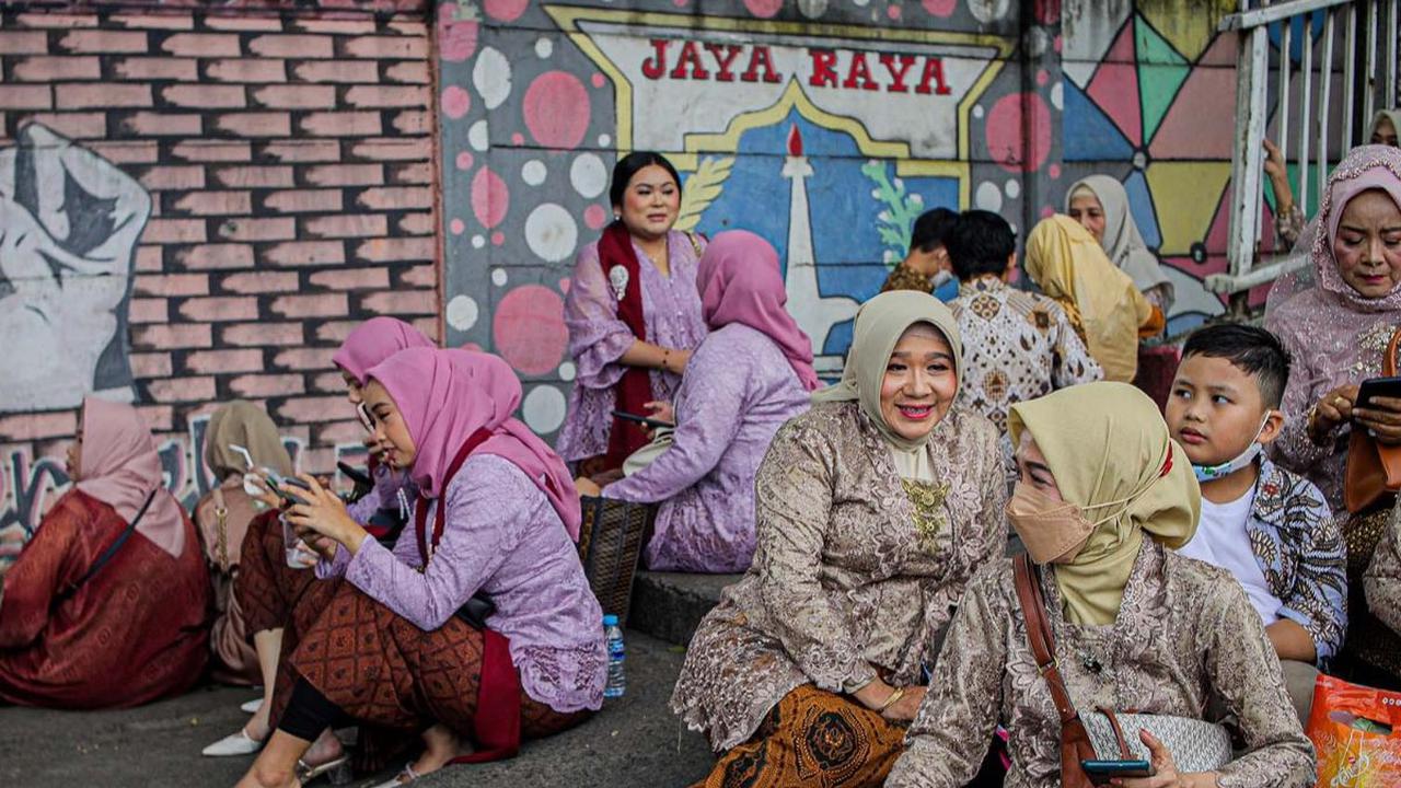 Sebuah pesta pernikahan tengah berlangsung ketika kebakaran terjadi di Gedung K-Link Tower, Jalan Gatot Subroto, Jakarta, pada Sabtu (15/7/2023). 

Kondisi ini mempuat acara resepsi pernikahan itu terpaksa dihentikan.