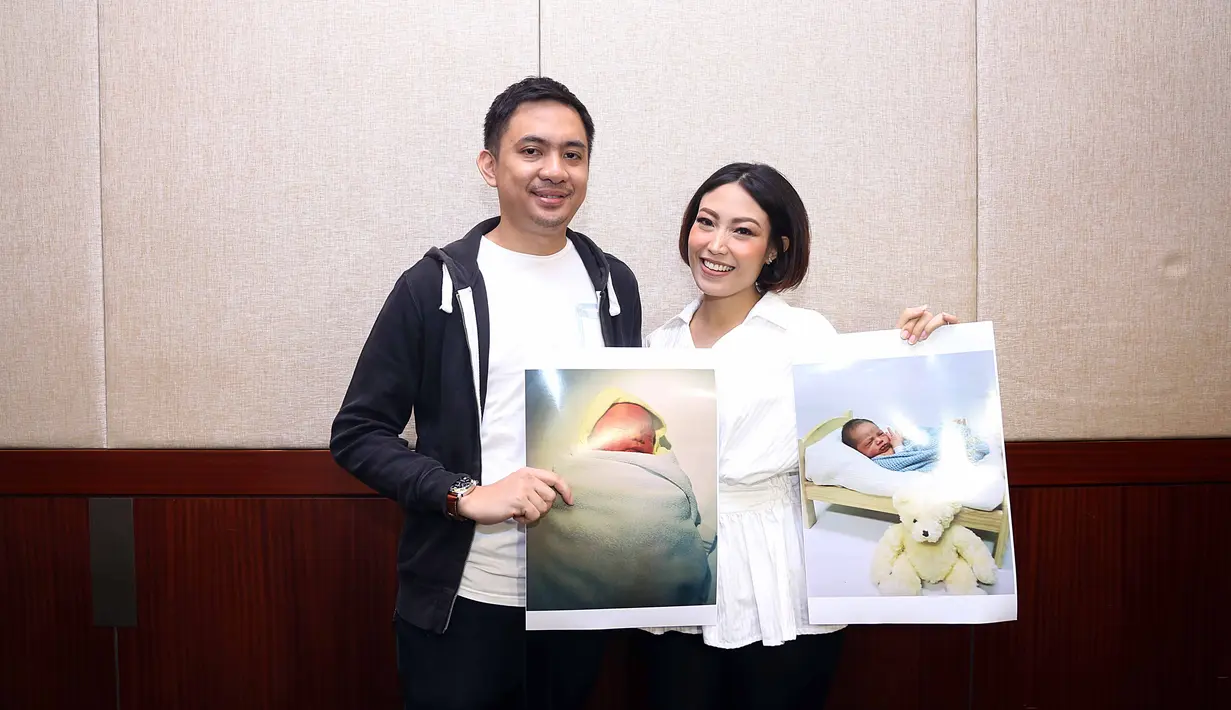 "Ini perjalanan baru dari bertiga jadi berempat, semoga bisa seimbangkan antara keluarga dan pekerjaan dan karir," harap Ayu Dewi. (Nurwahyunan/Bintang.com)