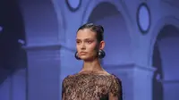 Tren Beauty Paris Haute Couture Week 2026, dari Hepburn Bangs hingga Lace Lips yang Artistik