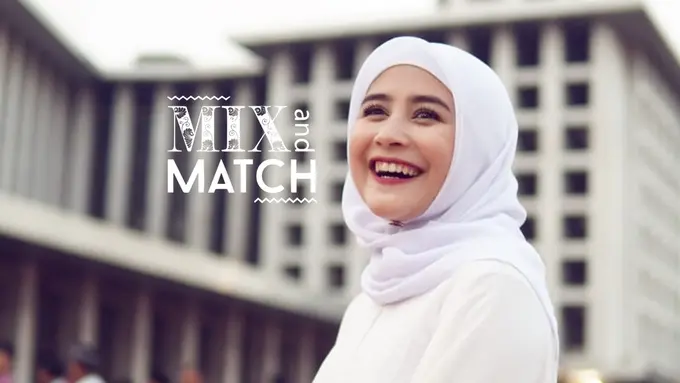 [Bintang] Mix and Match: Berencana Mudik Lebaran, Ikuti Gaya Modest Prilly Latuconsina yang Anti Ribet
