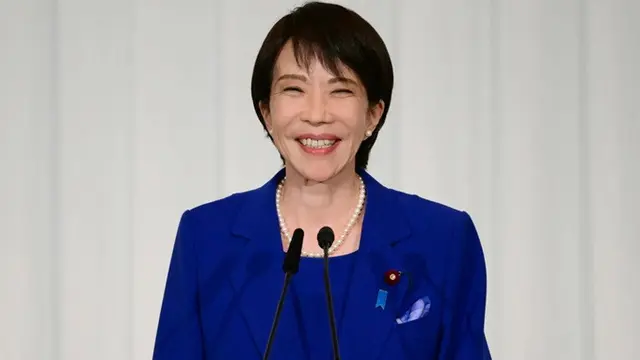 Sanae Takaichi, pemimpin baru Partai Demokrat Liberal (LDP) Jepang, menghadiri konferensi pers setelah pemilihan presiden LDP di Tokyo, Sabtu (4/10/2025).