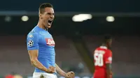 Striker Napoli Ajak 'Kencan' Suporter Menggunakan Tinder