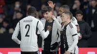 Selebrasi para pemain Timnas Jerman setelah unggul 1-0 atas Timnas Turki berkat gol Kai Havertz (tengah) pada laga uji coba internasional di Olympiastadion, Berlin, Minggu (19/11/2023) dini hari WIB. (AP Photo/Markus Schreiber)