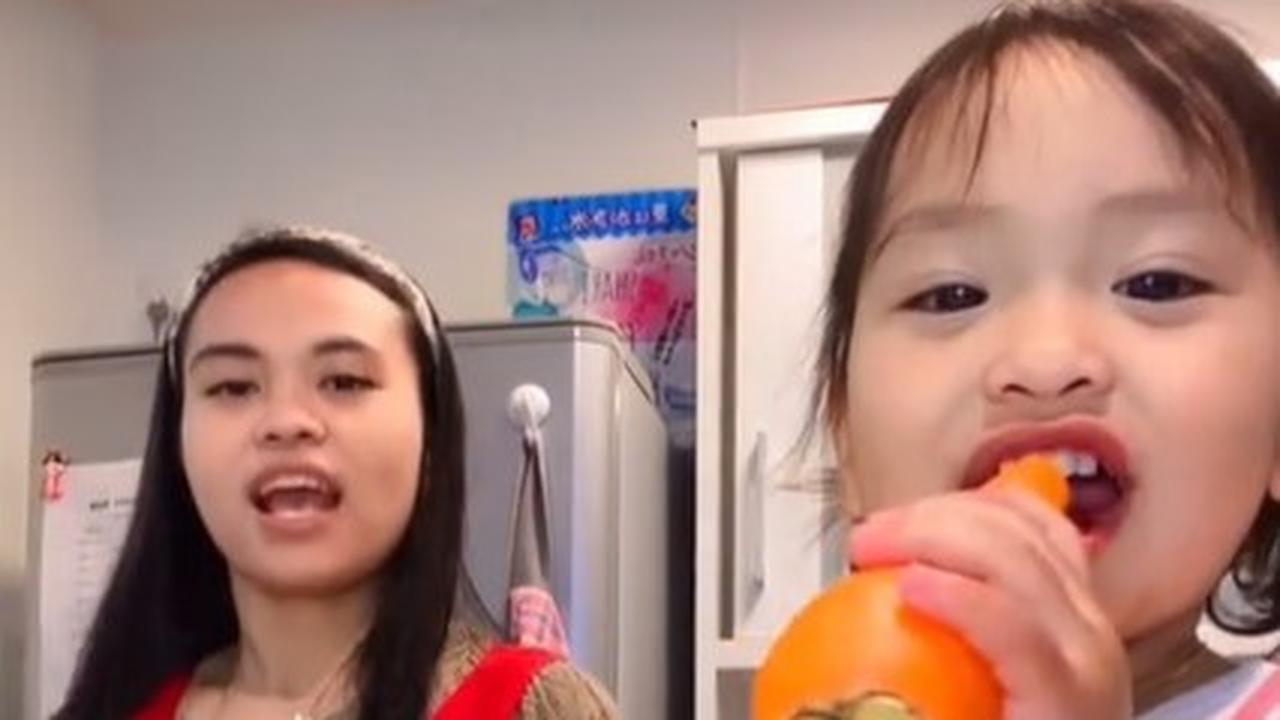 Di momen live, Ritsuki suka diminta oleh ibunya untuk menyanyi.&nbsp;