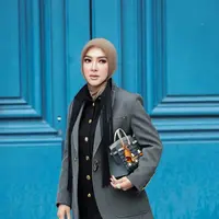 Melansir Sotheby, tas ini menjadi salah satu edisi paling eksklusif dan diburu kolektor dunia. Tas ini bukan sekadar aksesori, melainkan simbol status dan investasi bernilai tinggi di dunia luxury fashion. [@princessyahrini].