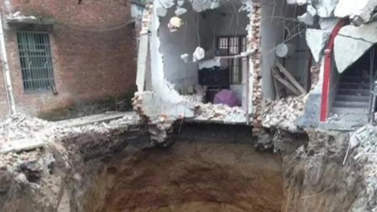 Sedang Asyik Tidur, Wanita Tua Lenyap Ditelan Sinkhole