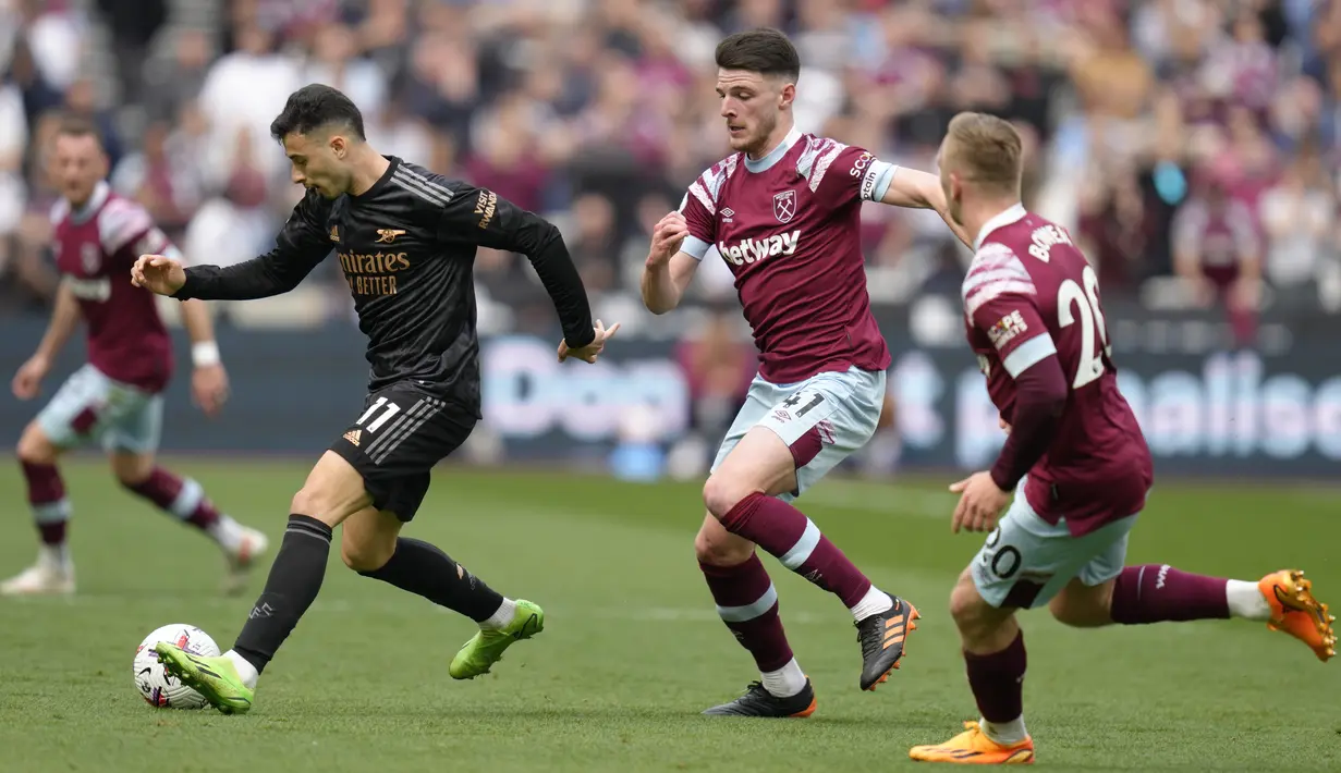 <p>Arsenal sudah unggul dua gol dalam tempo 10 menit, lewat gol Gabriel Jesus pada menit ketujuh dan Martin Odegaard di menit ke-10. (AP Photo/Kirsty Wigglesworth)</p>