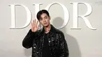 Cha Eun Woo dalam fashion show Dior di Paris. (AP Photo/Francois Mori)