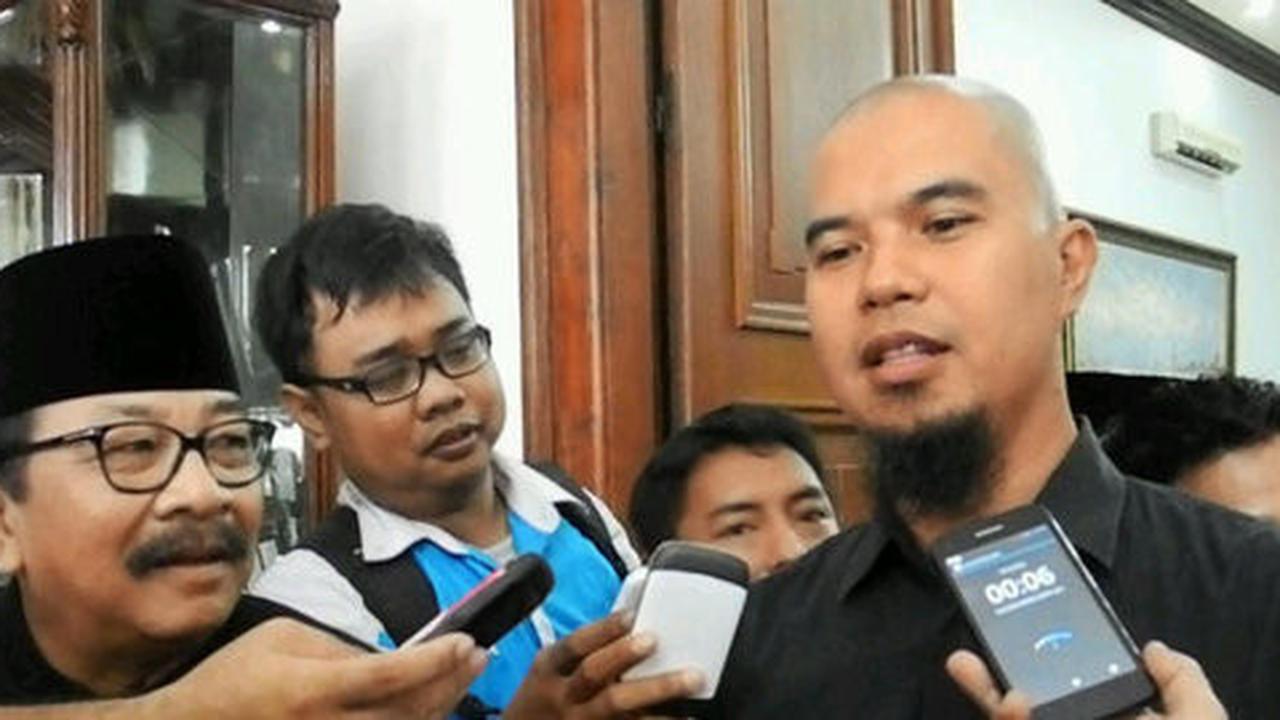 Dhani bikin sayembara untuk mempersempit ruang gerak Farhat