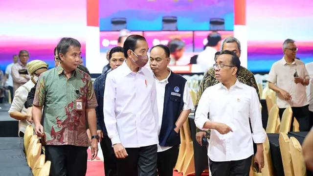 Terlihat Jokowi Pakai Masker Ketika Memantau Secara Langsung Venue KTT ASEAN 2023 di Balai Sidang Jakarta Convention Center (JCC), Jakarta pada Jumat 1 September 2023 (Dok: Fotografer Kepresidenan)