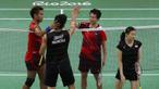 Ganda campuran Indonesia, Tontowi Ahmad/Liliyana Natsir, berhasil mengalahkan rekan senegaranya Praveen Jordan/Debby Susanto, pada laga perempat final Olimpiade 2016 di Rio de Janeiro, Brasil, Senin (15/8/2016). (Reuters/Marcelo Del Pozo)