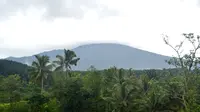 Gunung Slamet dilihat dari Baturraden, Banyumas. (Foto: Liputan6.com/Muhamad Ridlo)