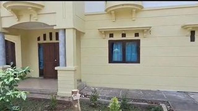 Sempat Terbengkalai, Ini 6 Potret Rumah Tiko yang Tampak Megah Usai Dicat Ulang