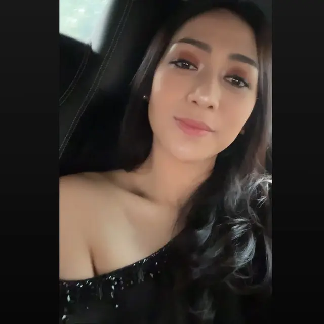 6 Potret Dewi Andarini Istri Angga Maliq & D'Essentials, Adik Ipar Rian D'Masiv
