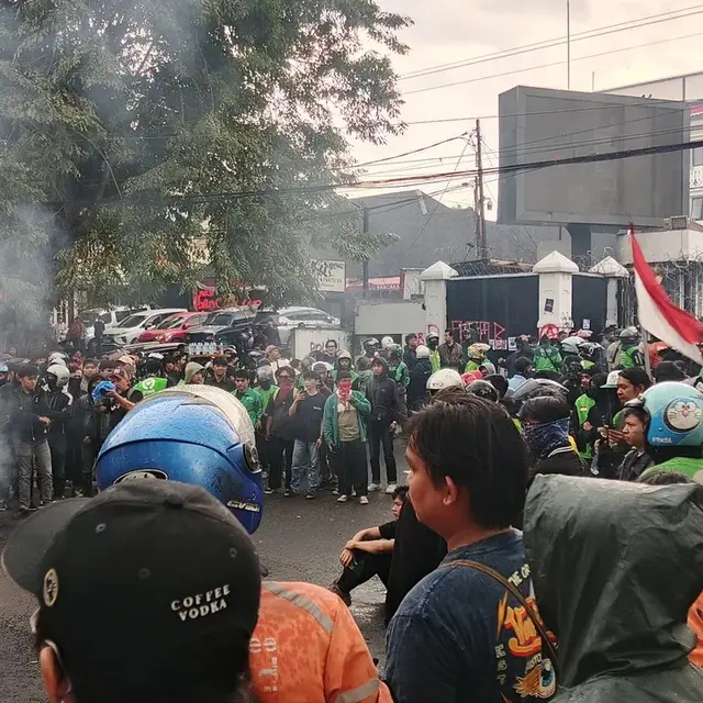 Demo di DPRD Jabar memanas