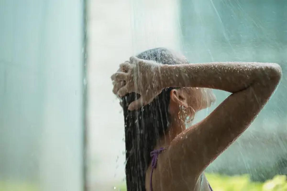 Rambut Lepek dan Berminyak? Inilah 5 Faktor Penyebab yang Mungkin Anda Abaikan
