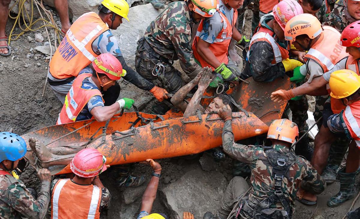 Empat Orang Ditemukan Hidup 10 Hari Setelah Banjir Bandang Nepal