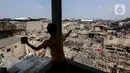 Ada enam tenda pengungsian yang terpasang. Ada juga posko kesehatan, posko pendataan, posko pengurusan dokumen, serta dapur umum. Tetapi belum ada toilet umum dibangun di lokasi. (Liputan6.com/Johan Tallo)